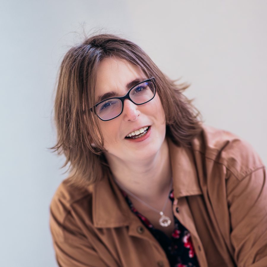 Julia Schölpert, deine Partnerin für Struktur und Fokus